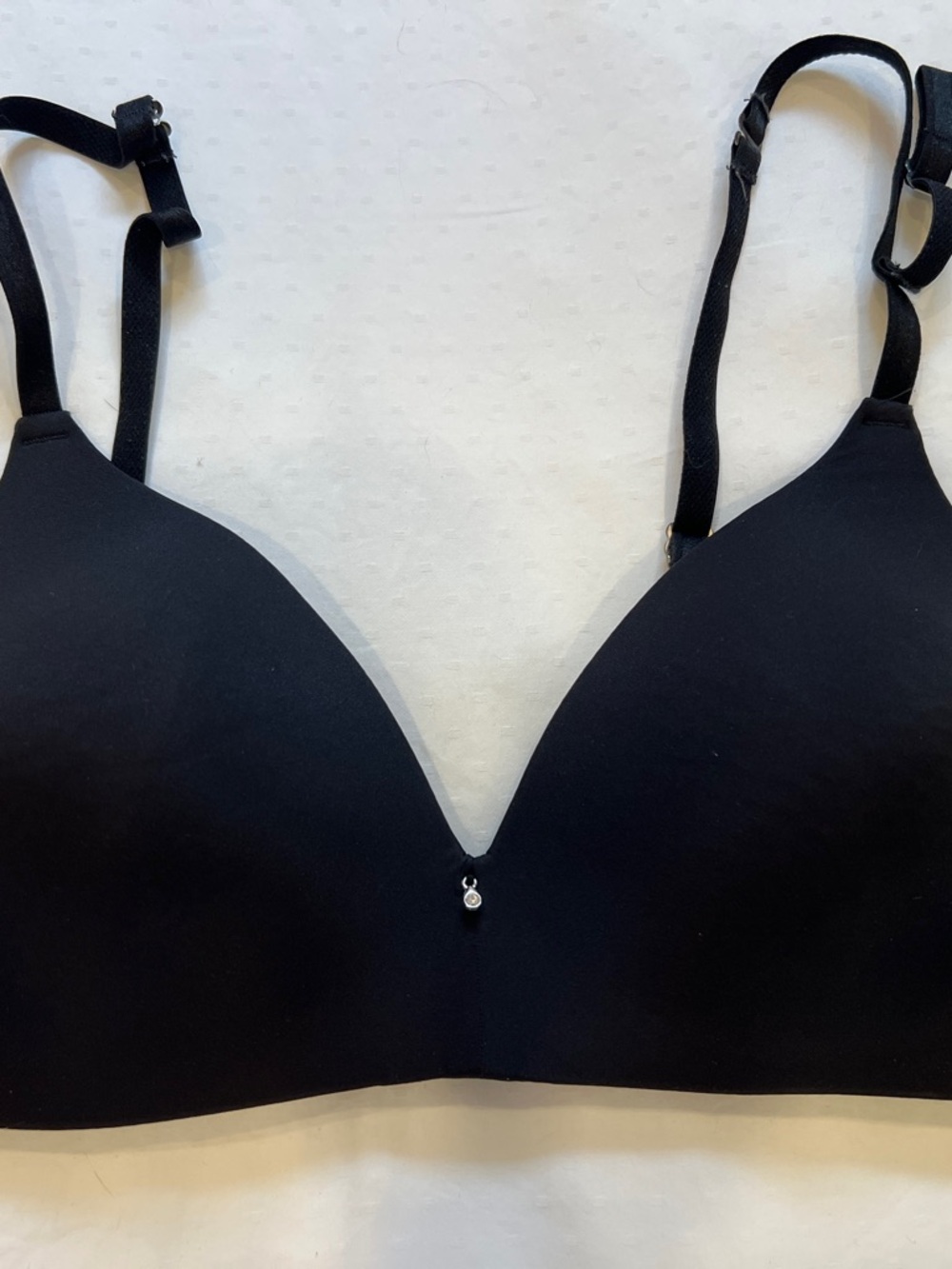 Smooth Black Seamless T-Shirt Bra with Center Charm